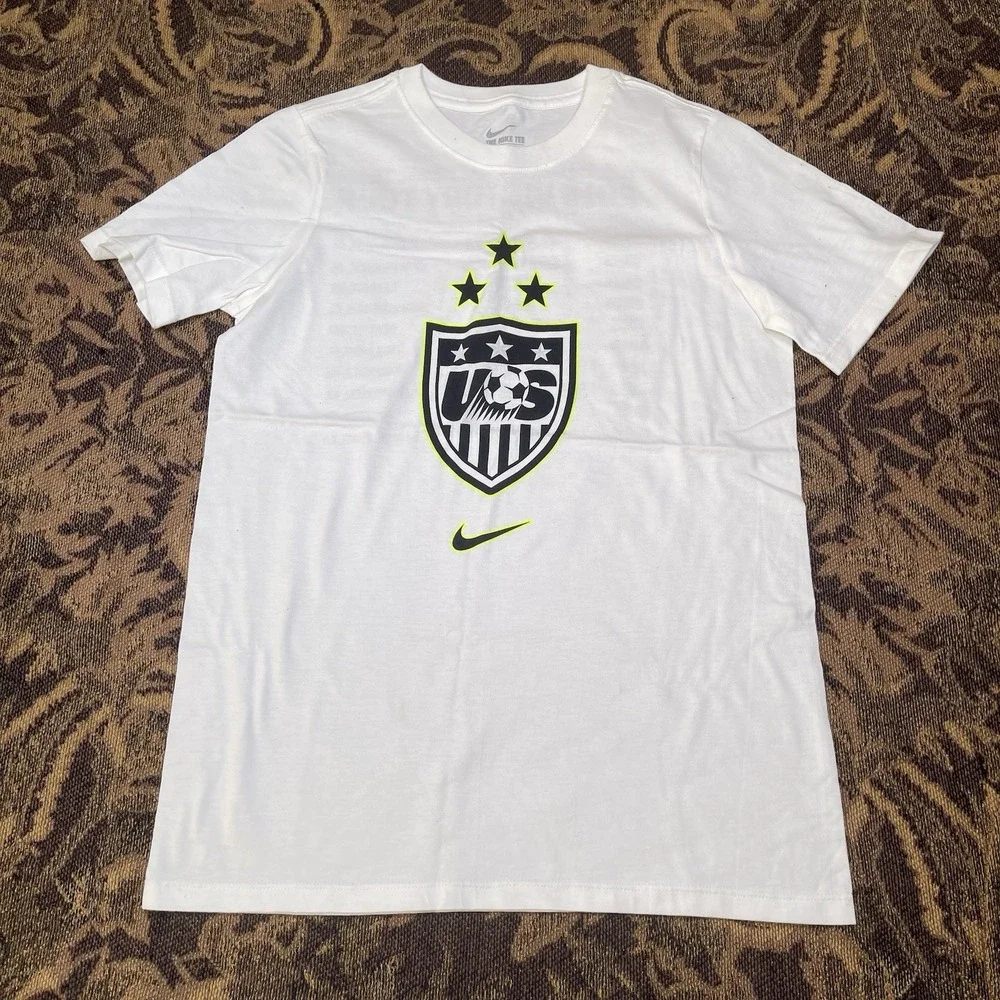 Nike T-Shirt Womans USA Soccer 2015 Victory Logo Youth Size Medium New Marks